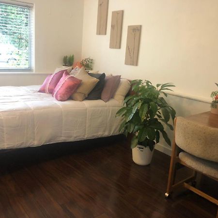 Quiet-Comfy 3 Bedroom Home On A Tree Lined Street In Kits Ванкувер Екстер'єр фото