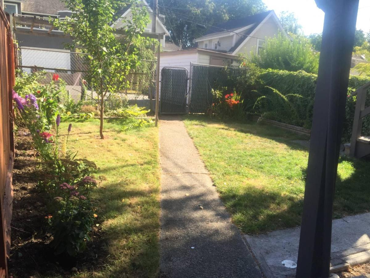 Quiet-Comfy 3 Bedroom Home On A Tree Lined Street In Kits Ванкувер Екстер'єр фото