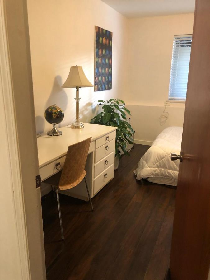 Quiet-Comfy 3 Bedroom Home On A Tree Lined Street In Kits Ванкувер Екстер'єр фото