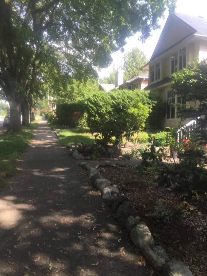 Quiet-Comfy 3 Bedroom Home On A Tree Lined Street In Kits Ванкувер Екстер'єр фото