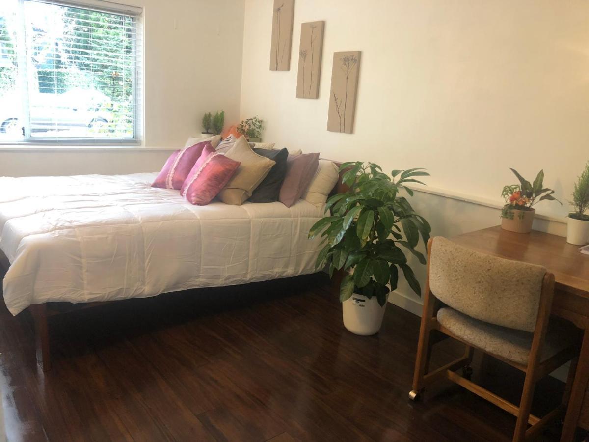 Quiet-Comfy 3 Bedroom Home On A Tree Lined Street In Kits Ванкувер Екстер'єр фото