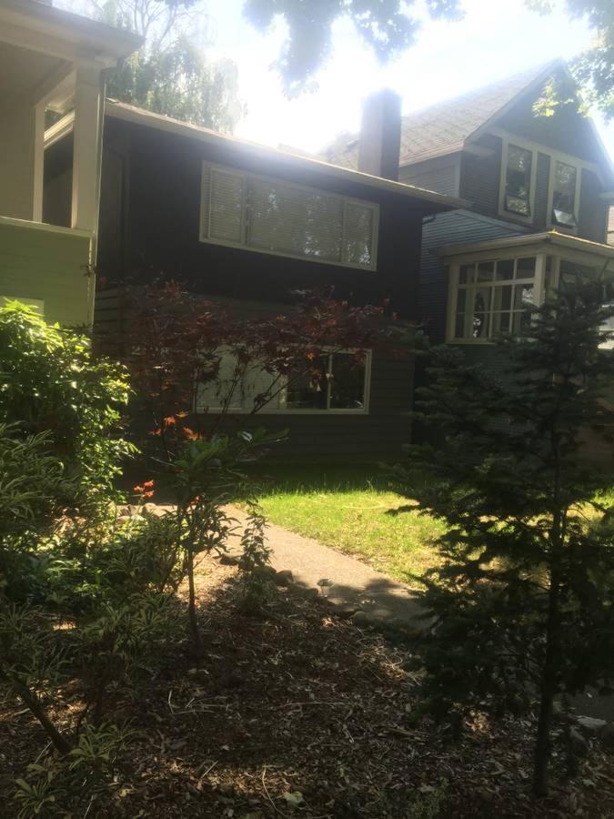 Quiet-Comfy 3 Bedroom Home On A Tree Lined Street In Kits Ванкувер Екстер'єр фото