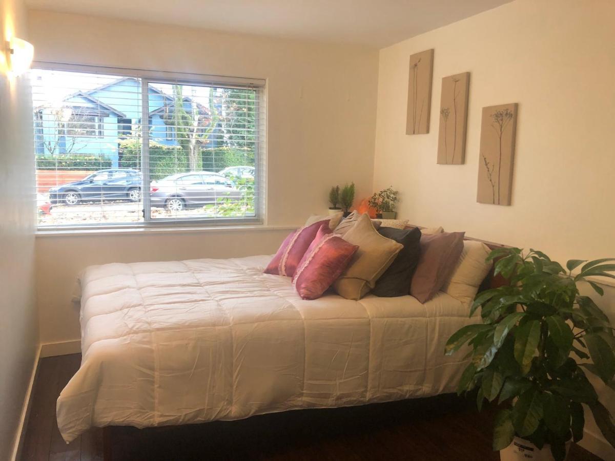 Quiet-Comfy 3 Bedroom Home On A Tree Lined Street In Kits Ванкувер Екстер'єр фото